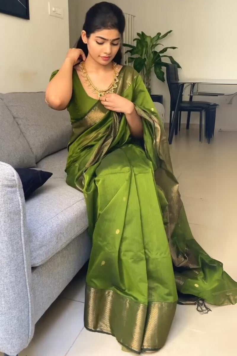 Invaluable Green Cotton Silk Saree With Precious Blouse Piece