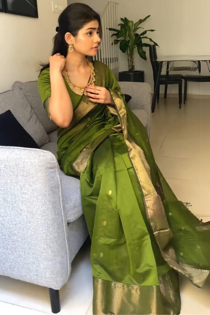 Invaluable Green Cotton Silk Saree With Precious Blouse Piece