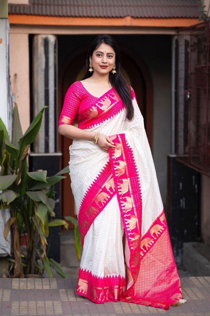 Susurrous Off White Soft Silk Saree With Excellent Blouse Piece