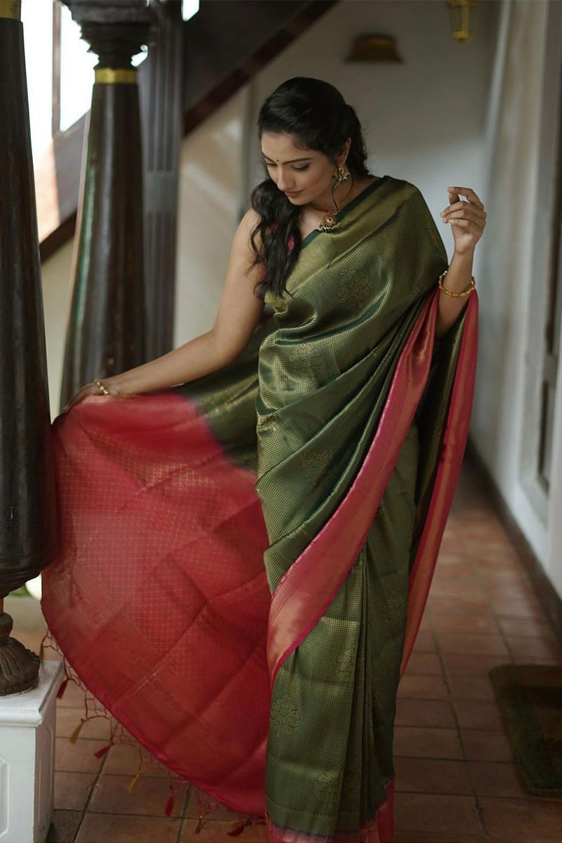 Charming Green Soft Silk Saree With Delectable Blouse Piece