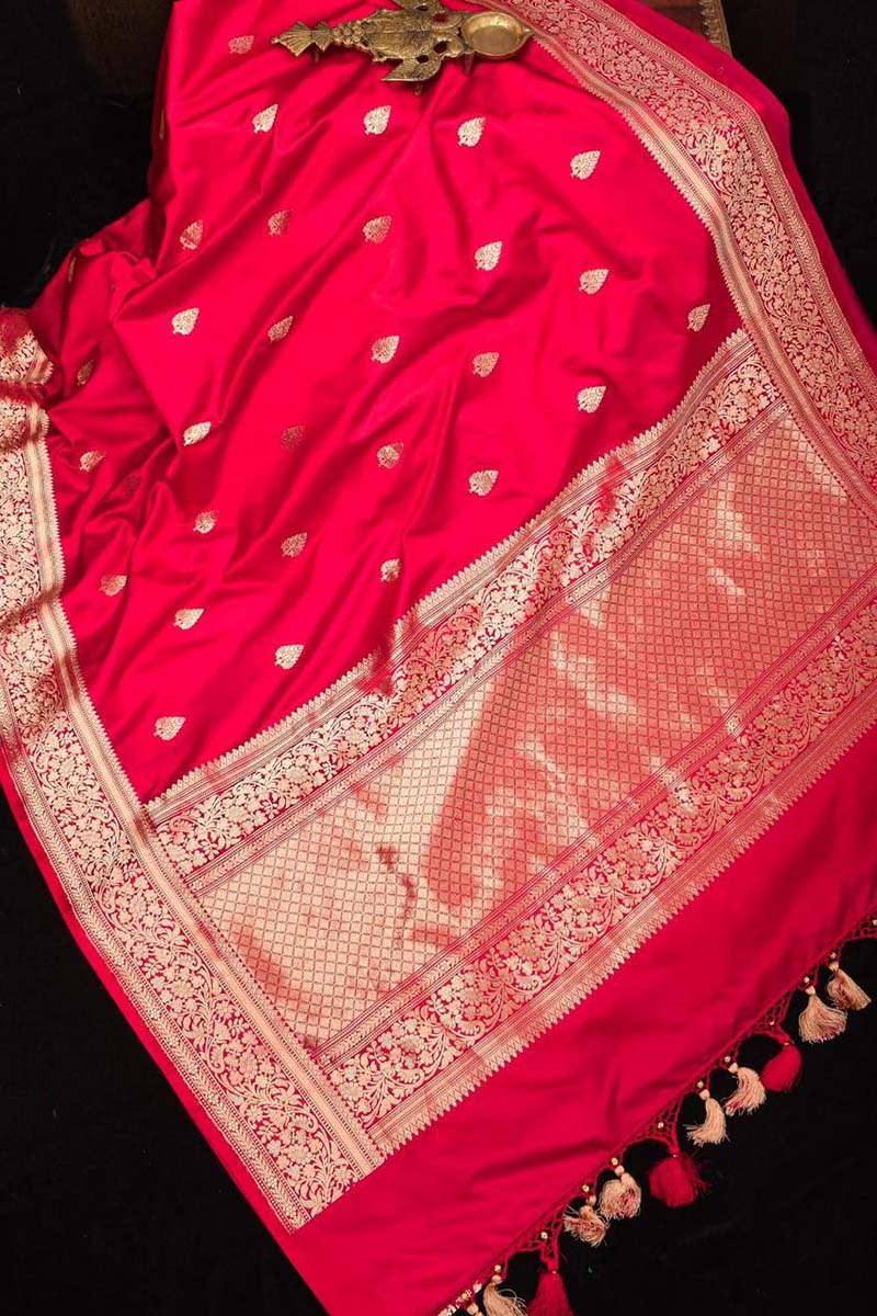 Bewitching Pink Soft Banarasi Silk Saree With Chatoyant Blouse Piece