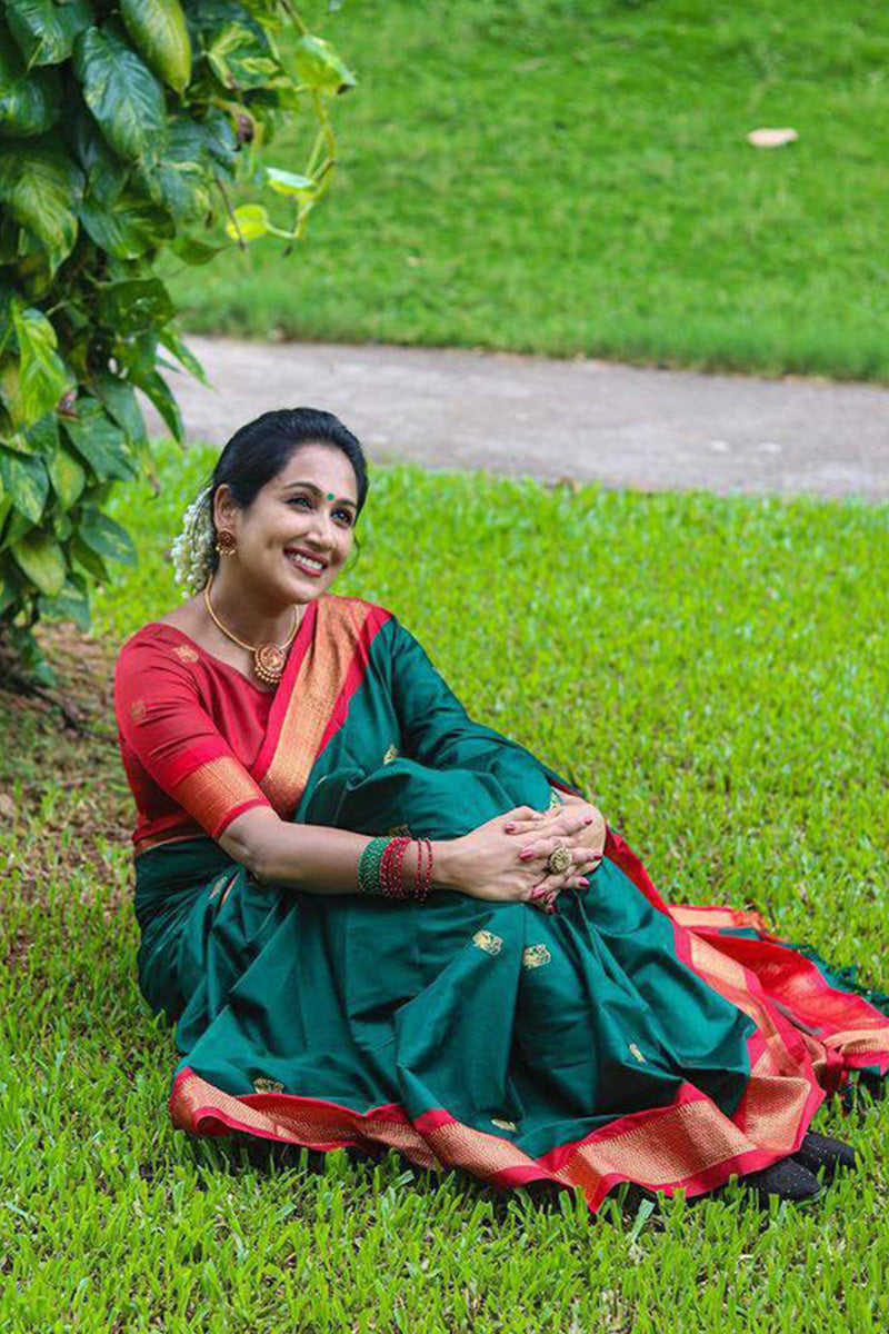 Enticing Green Soft Silk Saree With Blouse Piece