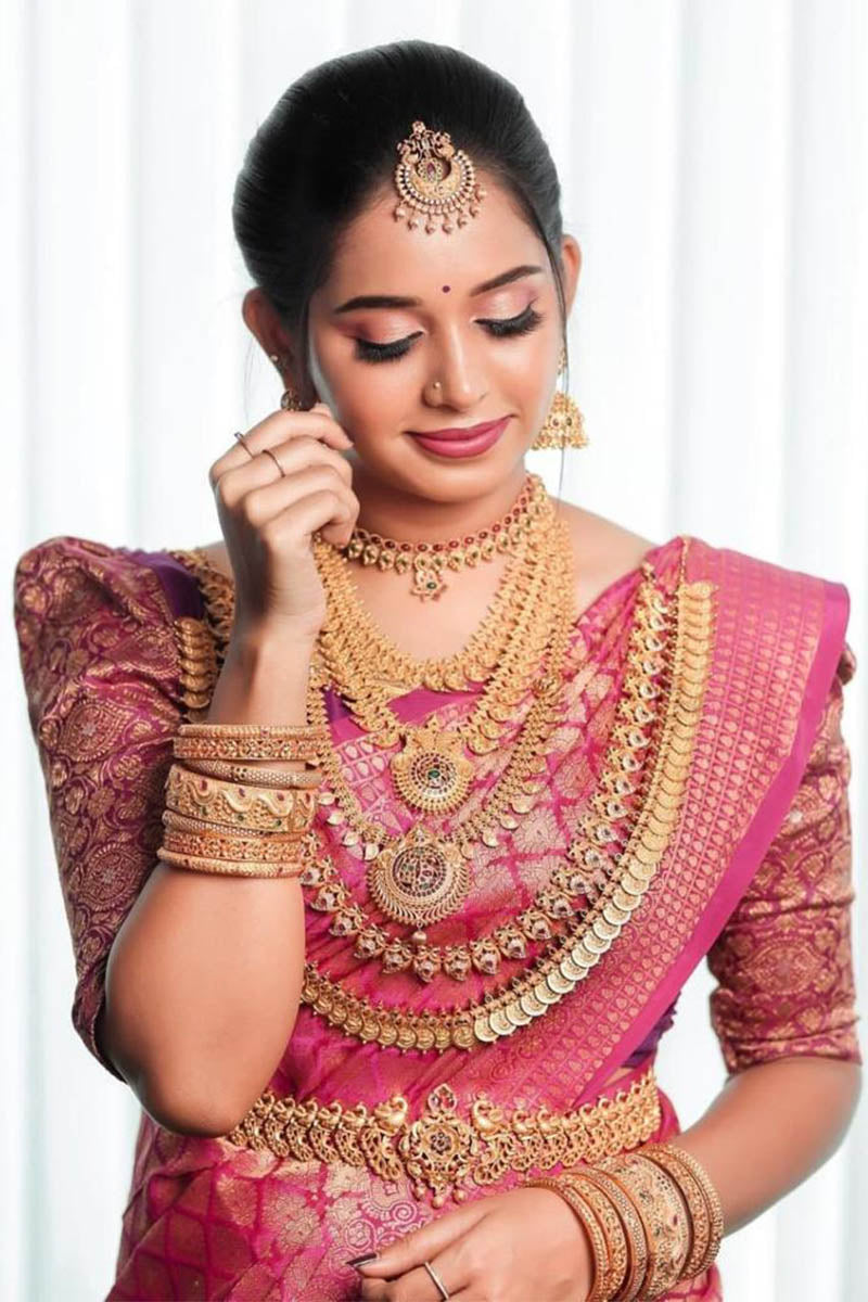 Desiring Dark Pink Soft Silk Saree With Engaging Blouse Piece