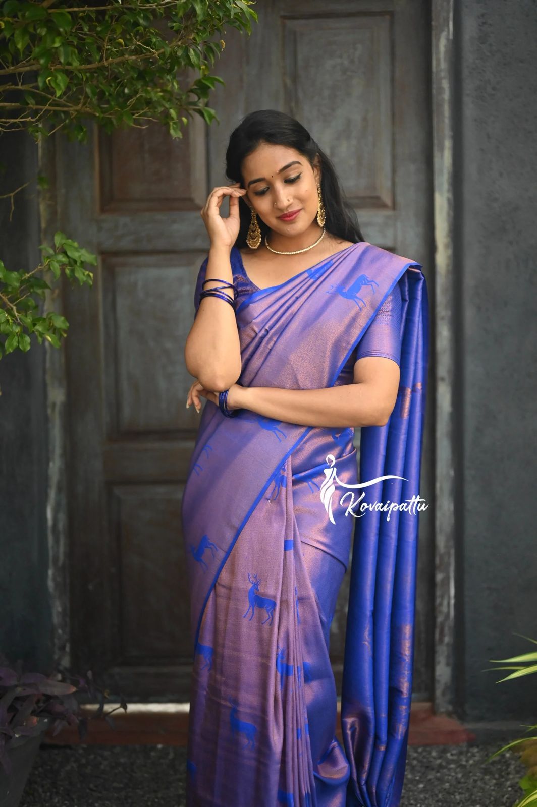 Glowing Navy Blue Color Soft Silk Saree With Blouse Piece