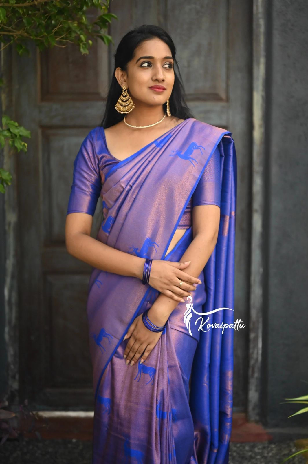 Glowing Navy Blue Color Soft Silk Saree With Blouse Piece