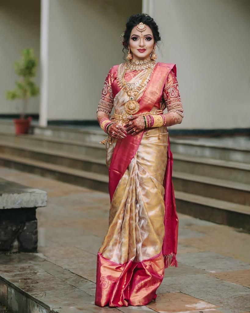 Artistic White Soft Silk Saree With Profuse Blouse Piece