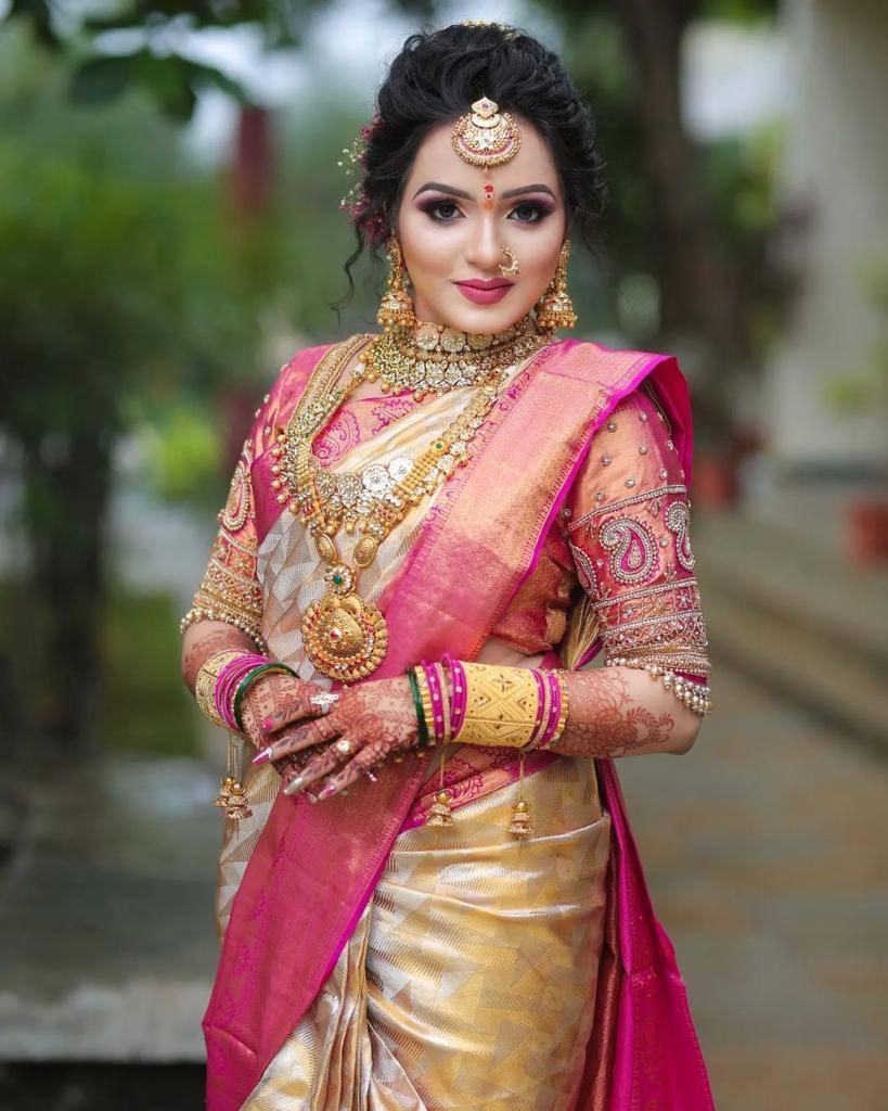 Artistic White Soft Silk Saree With Profuse Blouse Piece