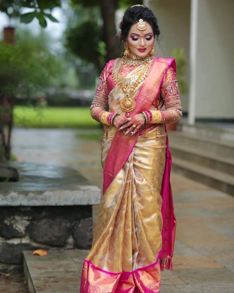 Artistic White Soft Silk Saree With Profuse Blouse Piece