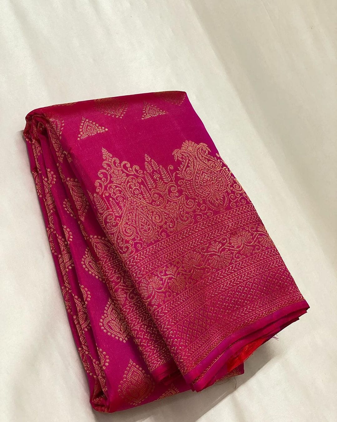 Ebullience Pink Soft Silk Saree With Sempiternal Blouse Piece