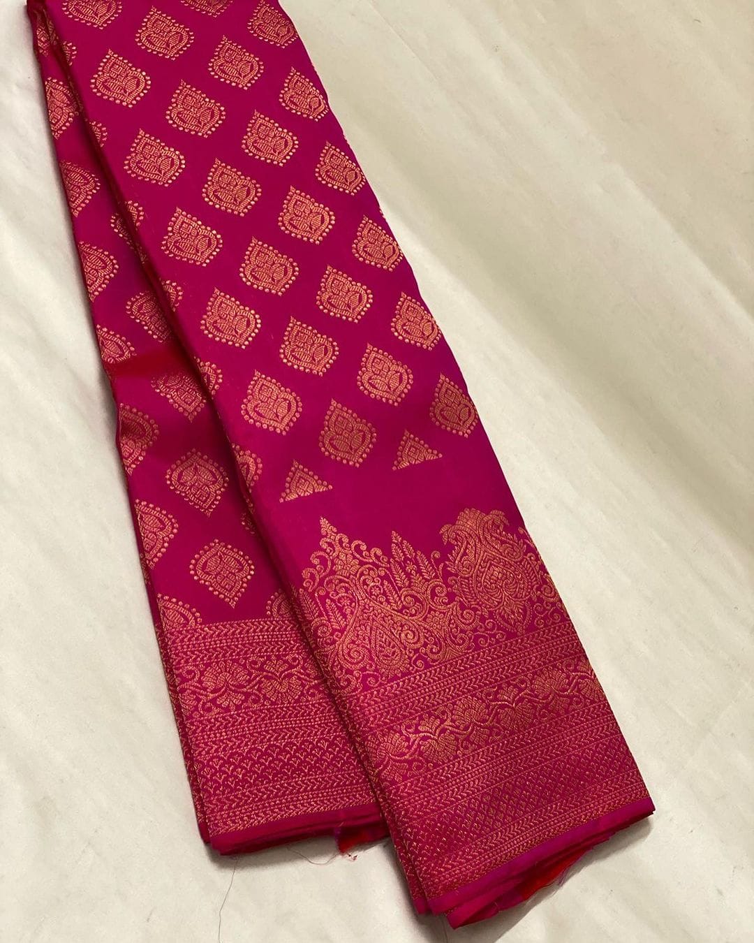 Ebullience Pink Soft Silk Saree With Sempiternal Blouse Piece