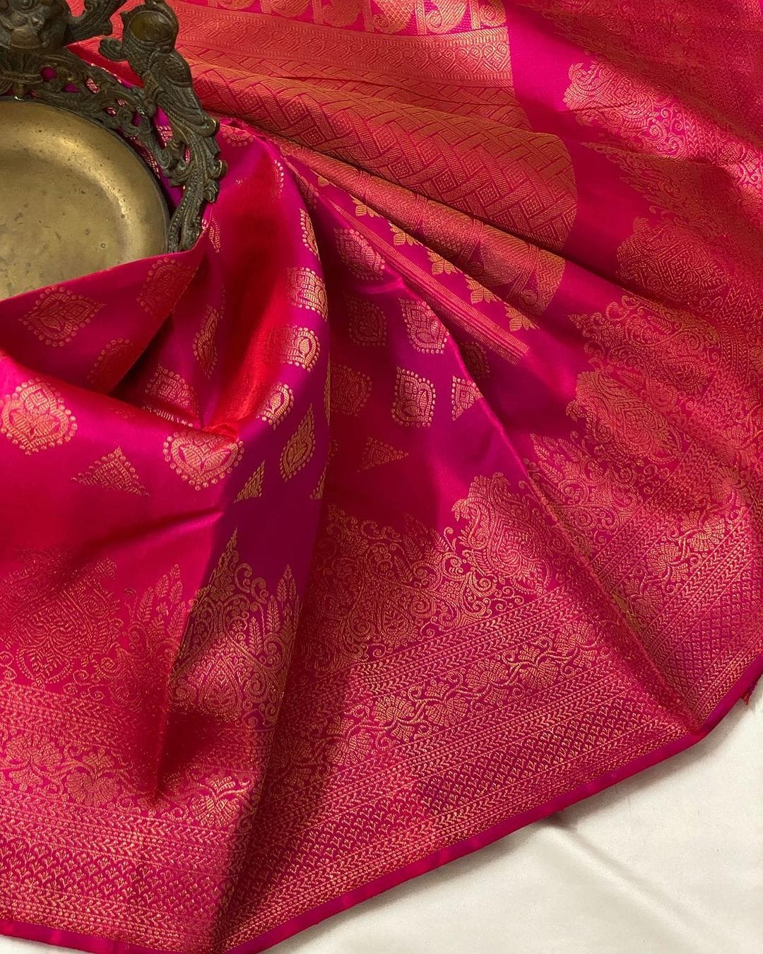 Ebullience Pink Soft Silk Saree With Sempiternal Blouse Piece