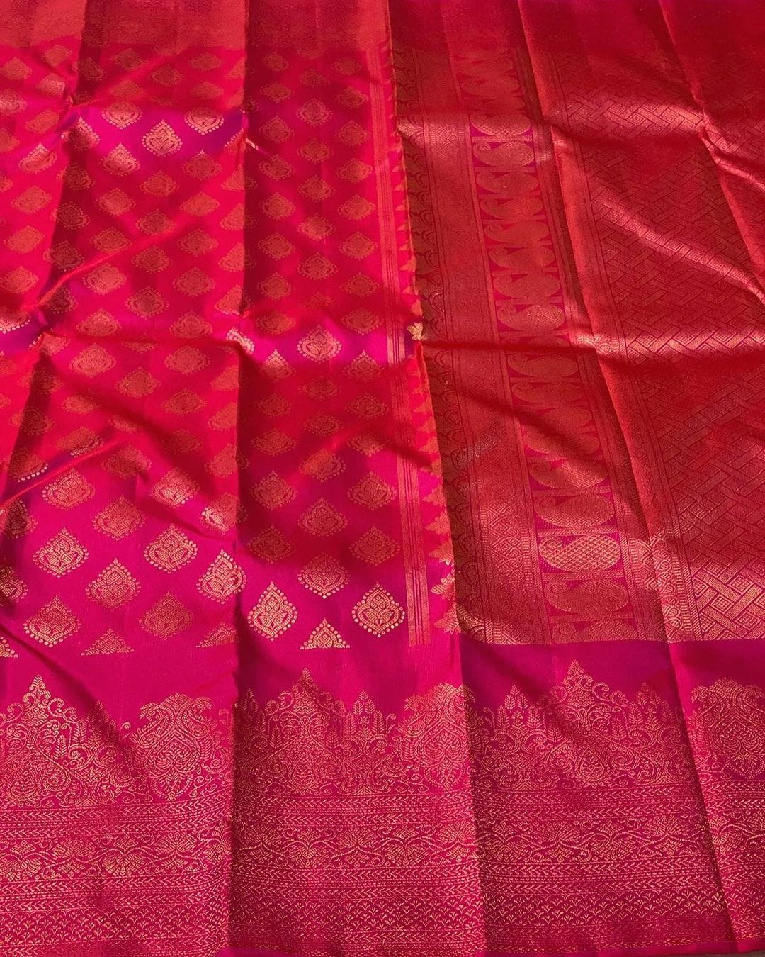 Ebullience Pink Soft Silk Saree With Sempiternal Blouse Piece