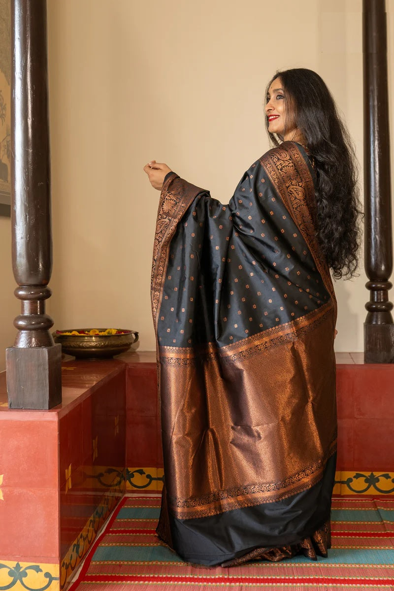 Tremendous Black Soft Silk Saree With Adoring Blouse Piece