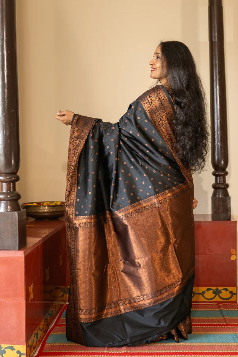 Tremendous Black Soft Silk Saree With Adoring Blouse Piece