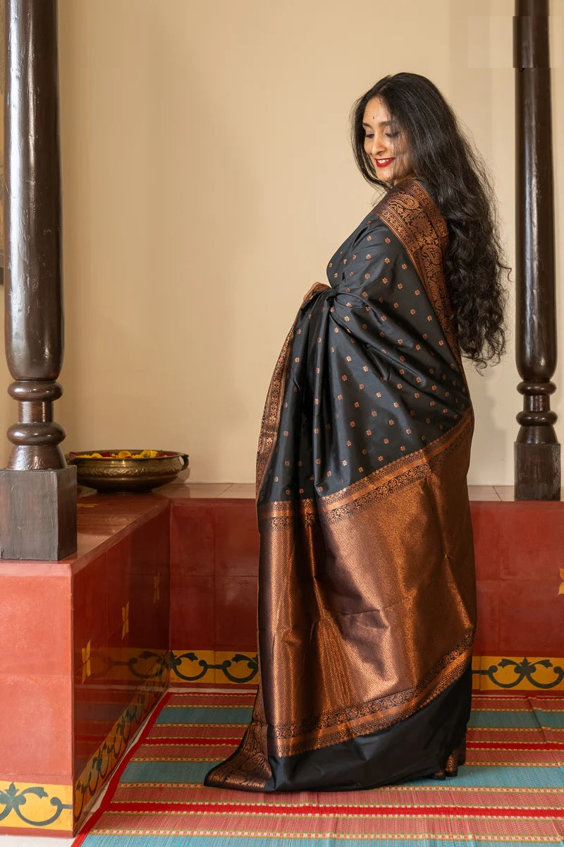 Tremendous Black Soft Silk Saree With Adoring Blouse Piece