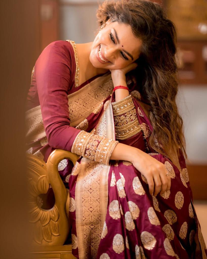 Effervescent Maroon Color Soft Banarasi Silk Saree With Blouse Piece