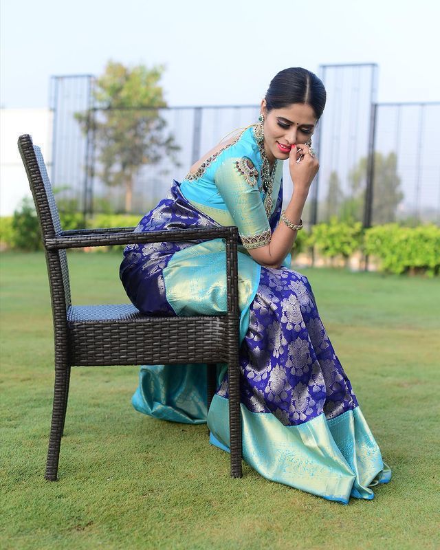 Beauteous Blue Soft Silk Saree With Captivating Blouse Piece