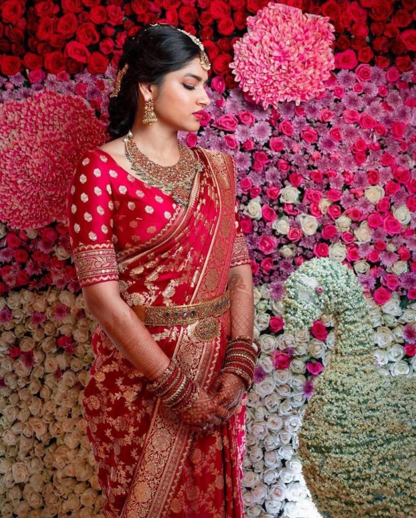 Glowing Red Soft Banarasi Silk Saree With Tremendous Blouse Piece