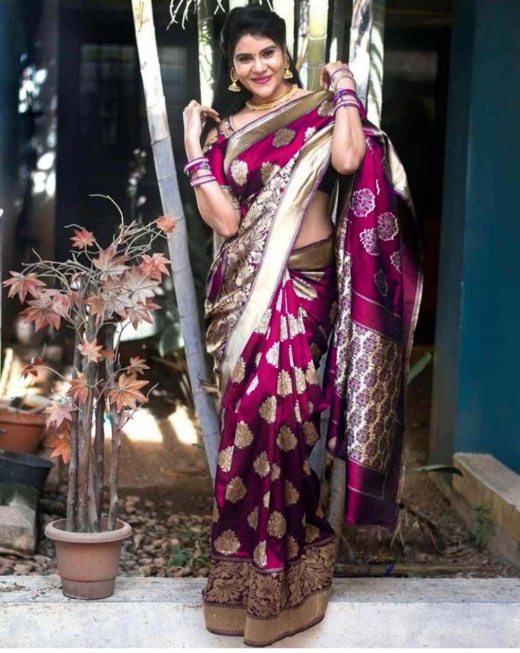 Twirling Pink Soft Silk Saree With Engrossing Blouse Piece