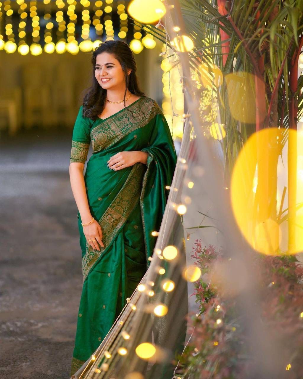 Glowing Green Color Soft Silk Saree With Marvellous Blouse Piece