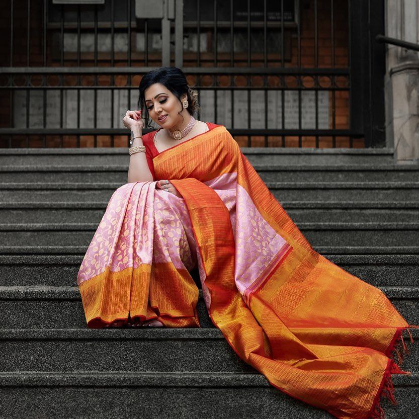 Artistic Peach Soft Banarasi Silk Saree With Profuse Blouse piece