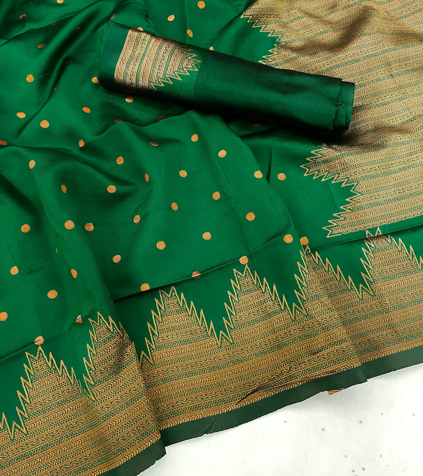 Prettiest Green Color Soft Silk Saree With Blouse Piece