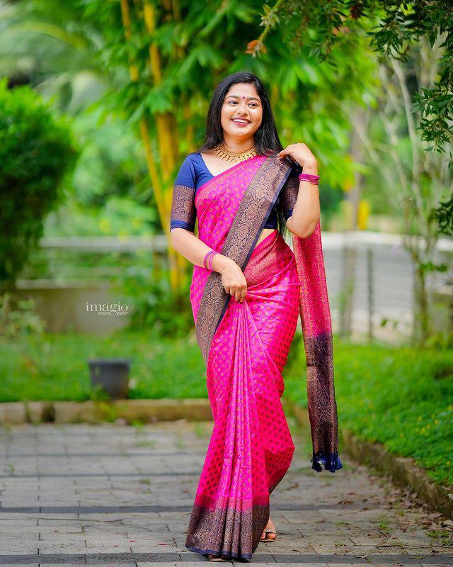 Prominent Pink Color Soft Silk Saree With Blouse Piece