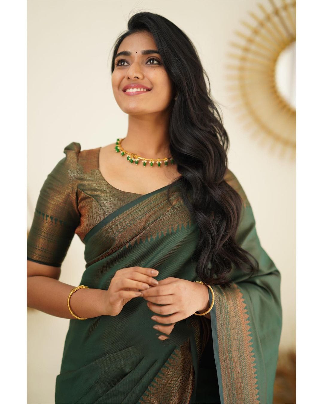 Classic Green Color Soft Silk Saree With Twirling Blouse Piece