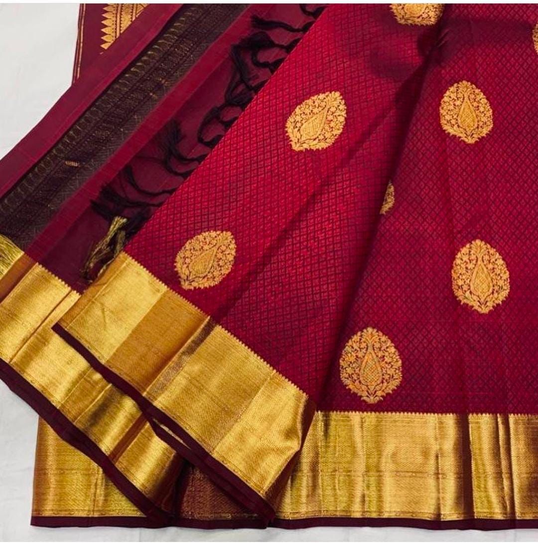 Staring Red Color Soft Silk Saree With Blouse Piece