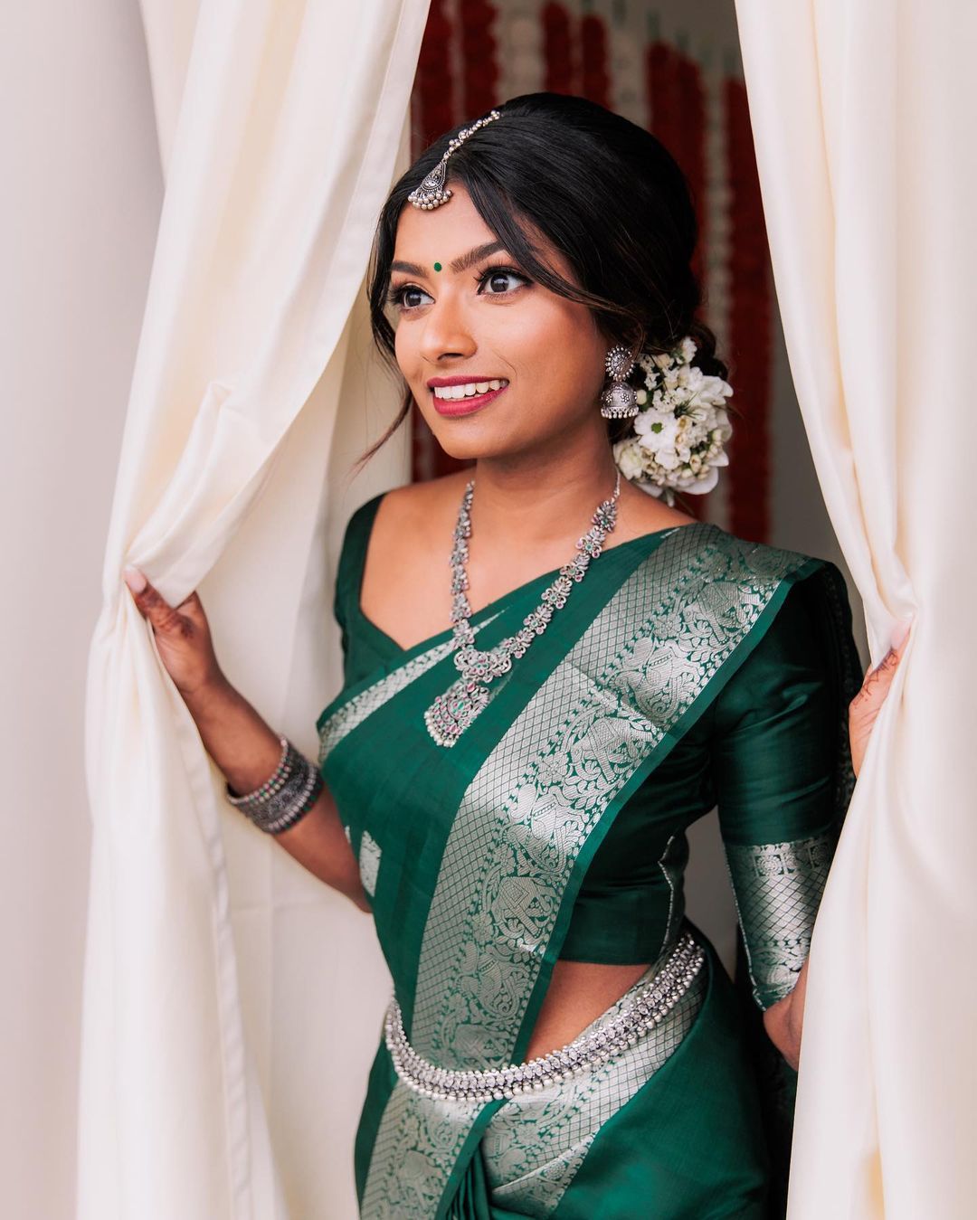 Magnetic Green Color Soft Silk Saree With Blouse Piece
