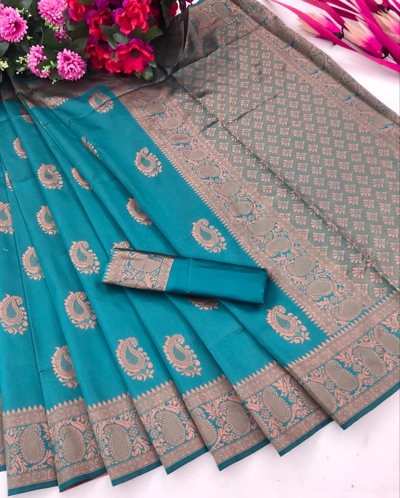 Dazzling Rama Color Soft Banarasi Silk Saree With Fantabulous Blouse Piece