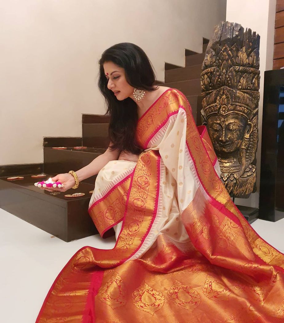 Ephemeral Beige Color Soft Banarasi Silk Saree With Blouse Piece
