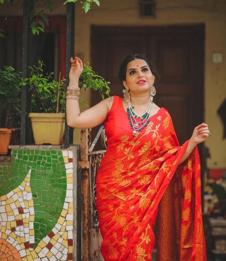 Demure Red Color Color Soft Banarasi Silk Saree With Blouse Piece