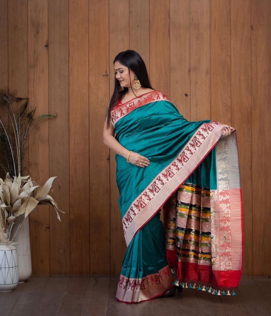 Tempting Rama  Color Soft Banarasi Silk Saree With Blouse Piece