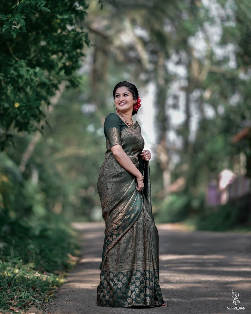 Surpassing Green Soft Banarasi Silk Saree With Elision Blouse Piece