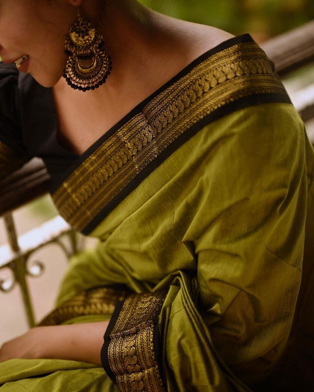 Luxuriant Mehndi Soft Silk Saree with Pleasant Blouse Piece